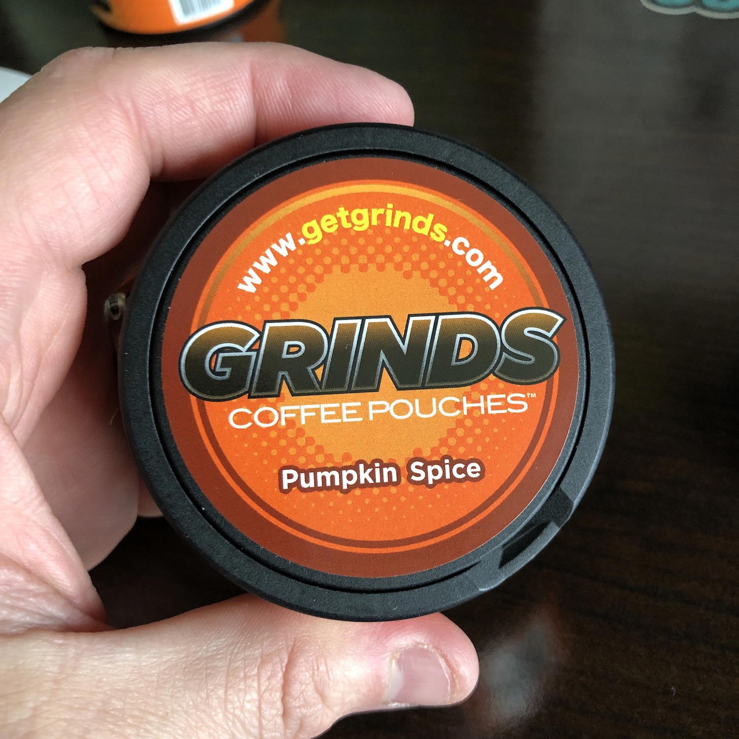 grinds-coffee-pouches-caramel-buy-online-bnb-tobacco